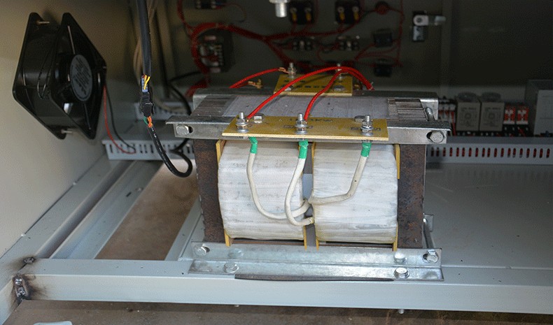 KT板應(yīng)用uv固化機(jī).jpg KT板應(yīng)用uv固化機(jī).jpg